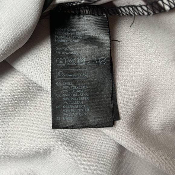 H&M Fit & Flare Abstract-Print Dress w/ Pockets - Picture 5 of 6